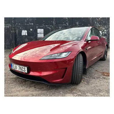 Zážitek - Jízda v elektromobilu Tesla Model 3 Performance Highland 24 Co dělat v Praze? Vyrazte 