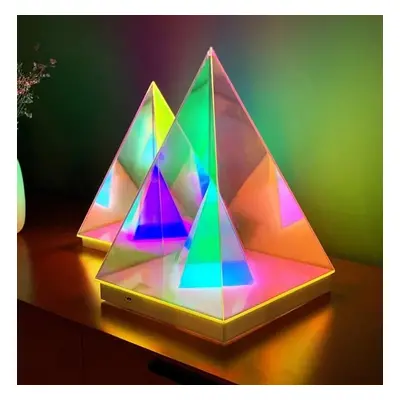 Pyramida barevná 3D - stolní lampa akrylová zrcadlová dekorace na stol