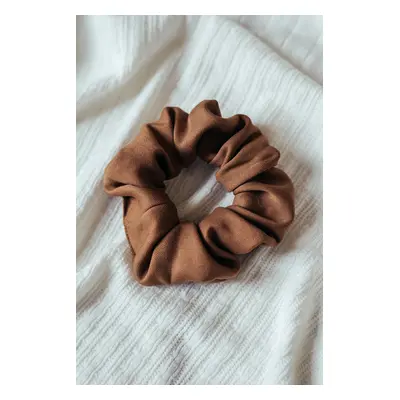 Karamelová gumička scrunchie