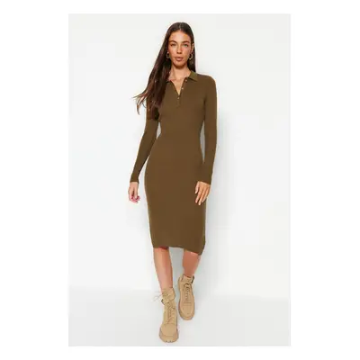 Trendyol Khaki Midi pletené šaty rolákem