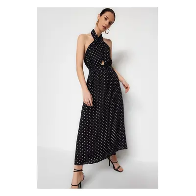 Trendyol Černé Tkané šaty Ohlávkou Puntíky Trendyol Black Waistted A-Line Maxi Woven Halter Polk