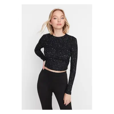 Trendyol černý vzorovaný přiléhavý/jednoduchý crop top kulatým výstřihem, pružný pletený svetr