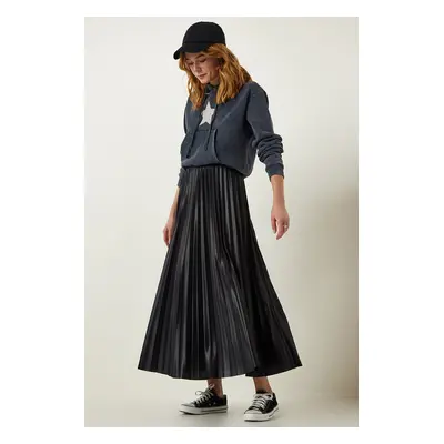 Happiness İstanbul Women's Black Shiny Finish Pleated Knitted Skirt