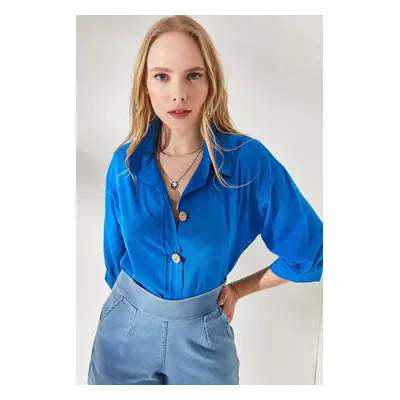 Olalook Women's Flame Blue Wooden Button Three Quarter Sleeve Linen Shirt