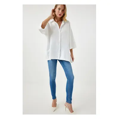 Happiness İstanbul Women's White Slit Soft Textured Knitted Shirt