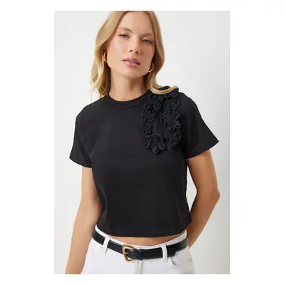 Happiness İstanbul Women's Black Floral Detailed Knitted T-Shirt