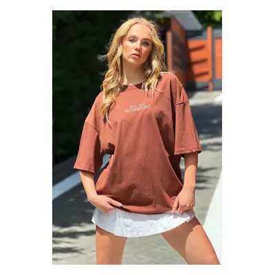 Trend Alaçatı Stili Women's Brown Crew Neck Front Embroidered Oversized T-Shirt