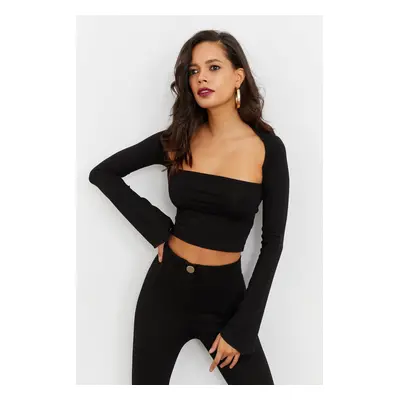 Cool & Sexy Women's Black Windowed Crop Blouse B1905