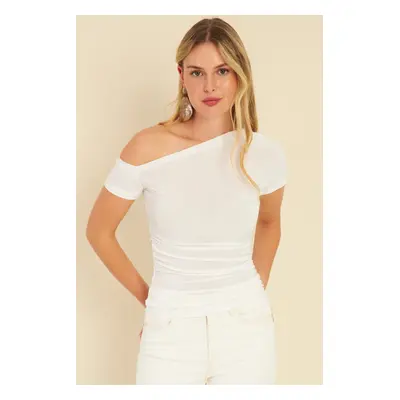 Cool & Sexy Women's White Gathered Sides Blouse