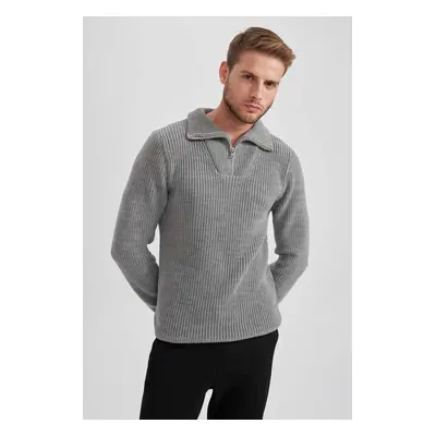 DEFACTO Standard Fit Stand Collar Half Zipper Thessaloniki Fabric Knitwear Sweater