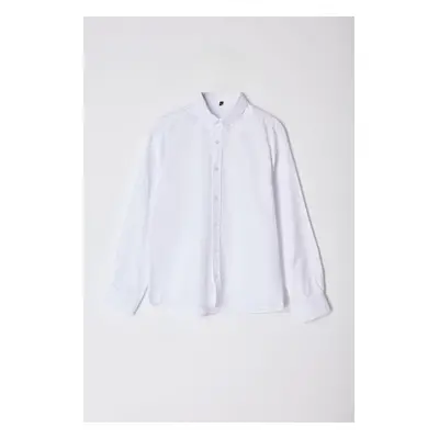 Trendyol White Slim Fit Embroidered Detailed Oxford Easy Iron Smart Shirt