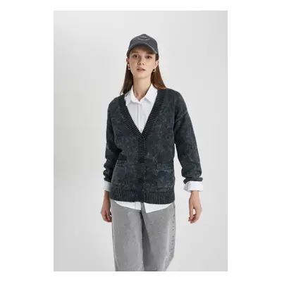 DEFACTO Regular Fit V Neck Buttoned Knitted Cardigan