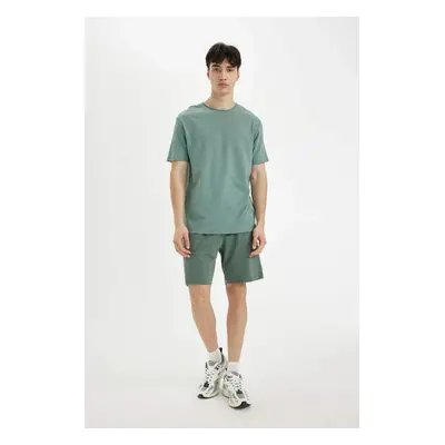 DEFACTO Slim Fit Slim Cut Skinny Leg Pocket Basic Plain Shorts