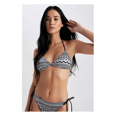 DEFACTO Fall In Love Regular Fit Ethnic Patterned Triangle Bikini Top