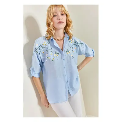 Bianco Lucci Women's Daisy Embroidered Sleeve Fold Ayrobin Linen Shirt