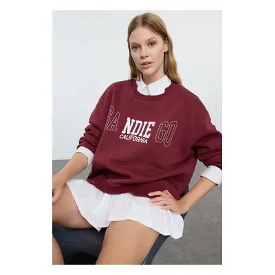 Trendyol Burgundy Slogan Printed Oversize/Wide Fit Knitted Sweatshirt with Hem Detail