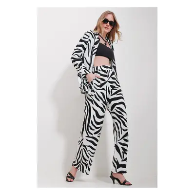 Trend Alaçatı Stili Women's Black and White Patterned Cranberry Shirt Pants Suit