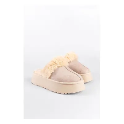 Capone Outfitters Furry Closed Toe Women's Slippers