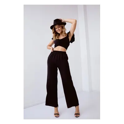 Černý crop top set se širokými nohavicemi