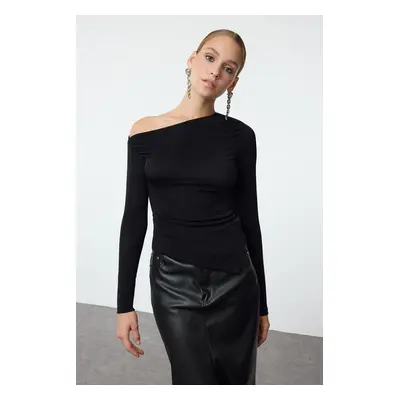 Trendyol Black Asymmetrical Hem Detailed Knitted Blouse