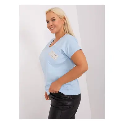 Světle modrá halenka plus size s kapsou