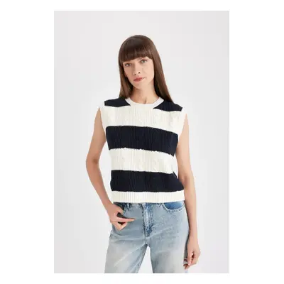 DEFACTO Regular Fit Striped Crew Neck Knitted Sweater