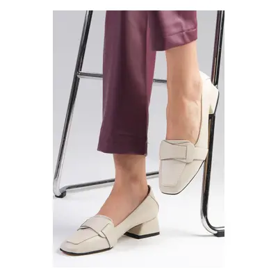 Mio Gusto Anneka Women's Beige Flat Toe Short Heeled Shoes