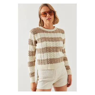 Bianco Lucci Women's Striped Crew Neck Sweater