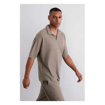 Trendyol Limited Edition Mink Oversize/Wide Textured Wrinkle-Free Ottoman Polo Collar T-Shirt