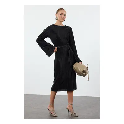 Trendyol Black Premium Pleated Fabric Flare Sleeve Detailed A-Line Midi Knitted Dress