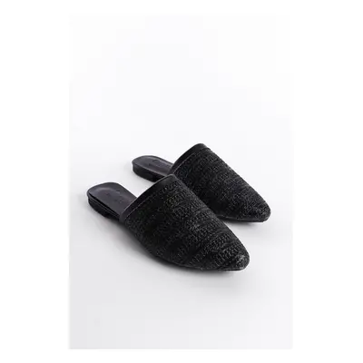 Capone Outfitters Women's Straw Pointed Toe Closed Slippers