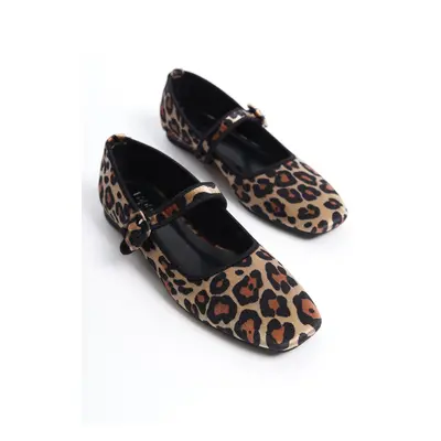 Capone Outfitters Women's Buckle Detailed Leopard Velvet Ballet Flats