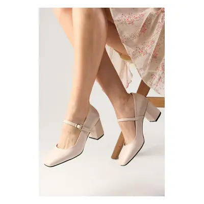 Mio Gusto Alda Beige Color Blunt Toe Women's Heeled Shoes