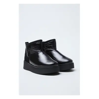 Trendyol Black Metallic Water Repellent Flatform Short Heel Für Women's Boots