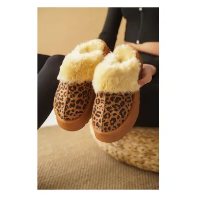 Capone Outfitters Furry Closed Toe Women's Slippers