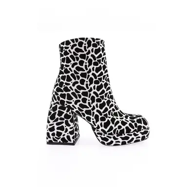 DGN Flat-Toe Heeled Boots