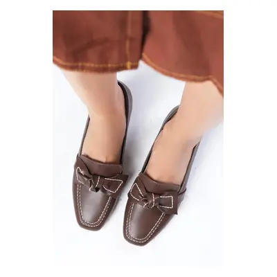 Mio Gusto Viola Brown Flat Toe Women's Low Heel Shoes