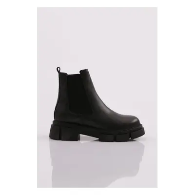 DGN Women's Thick Sole Boots with Stretch Detail.