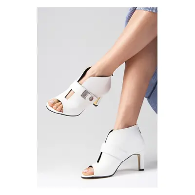 Mio Gusto White Short Heeled Bootie