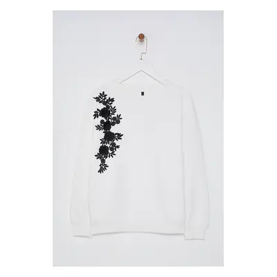 Trendyol Ecru Regular/Normal Pattern Flower Detailed Thick Polar Fleece Knitted Sweatshirt