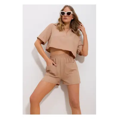 Trend Alaçatı Stili Women's Beige Polo Neck Crop Blouse And Shorts Woven Bottom Top Set