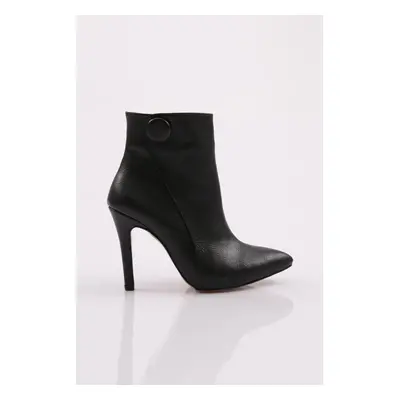 DGN Women's Pointed Toe Button Detailed Thin Heeled Boots.