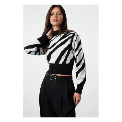 Trendyol Black Zebra Patterned Crop Knit Sweater