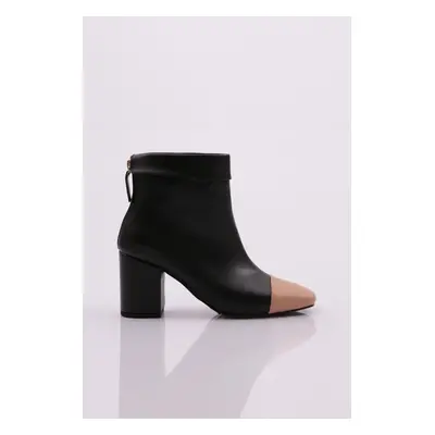 DGN K605-22k Women's Pointed Toe Zippered Heeled Boots.