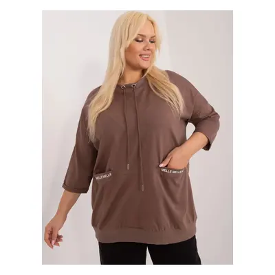 Hnědá bavlněná halenka plus size s nápisy