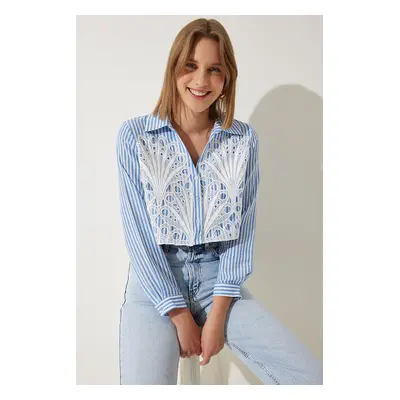 Happiness İstanbul Women's Blue Ecru Scalloped Linen Crop Shirt