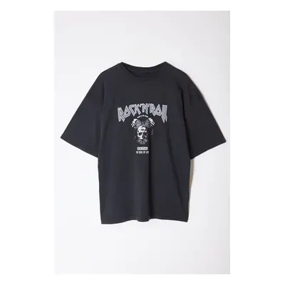 Trendyol Black Oversize/Wide Cut Aged/Faded Effect Rock Print 100% Cotton T-Shirt