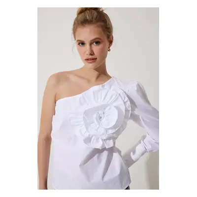 Happiness İstanbul Women's White Premium Design Blouse with Flower Accessories