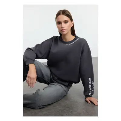 Trendyol Anthracite Slogan Printed Regular/Normal Fit Thick Inside Fleece Knitted Sweatshirt