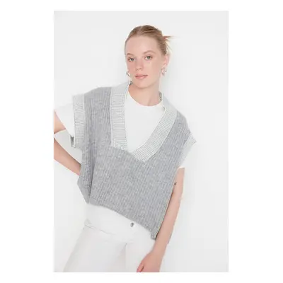 Trendyol Gray Wide Fit Soft Textured Color Block Knitwear Sweater